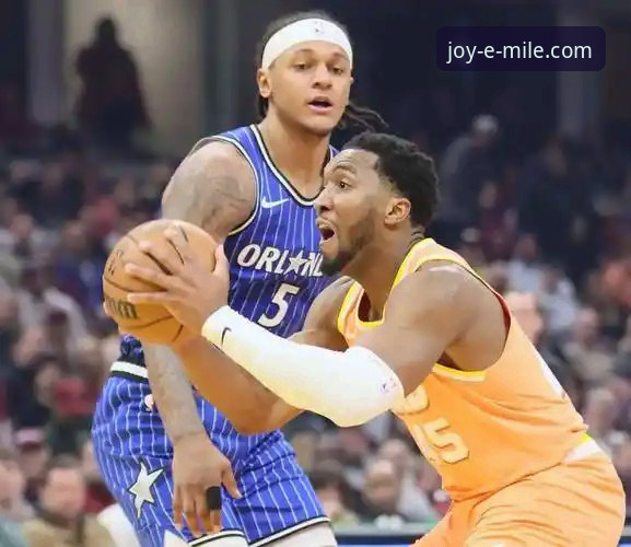 米切尔42分引领骑士险胜魔术：一场攻防转换的深度战术解析